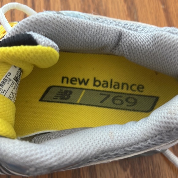 Girls New Balance running shoes size 3 1/2, yellow and white - Picture 6 of 6